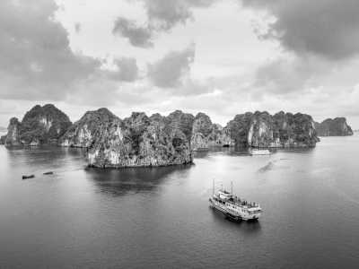 Vietnam - Lan Ha Bay - 🇻🇳 Iconic Vietnam Unveiled: From Emerald Bays to Lantern-lit Streets 🏮 - 2