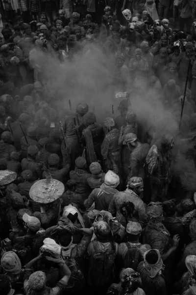 Indien - Assi Ghat - Experience Holi Festival in the Oldest and Holiest City in the World: Varanasi, India - 10