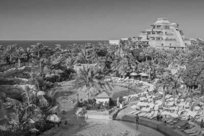 United Arab Emirates - Aquaventure Waterpark - Dubai Dazzle: A 5-Day Journey into Opulence and Adventure