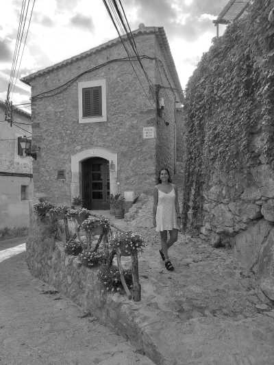 Spanien - Majorca - Co-Work and Co-Live in a Private Villa with an Incredible Pool and Discover this Enchanting Island with a Local! Tons of local experiences: GastroSecret, Paddleboarding, Olive Oil Tasting, Cultural Traditions, and Unparalleled Networking Opportunities. - 6