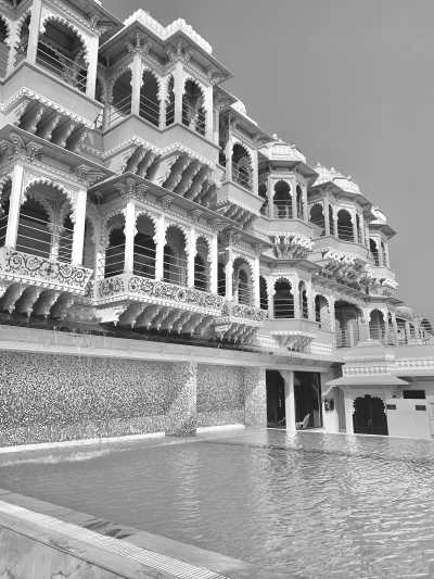 India - Udaipur - Hitchhike with me from Mumbai to Rajasthan and explore as a Traveler not a Tourist!