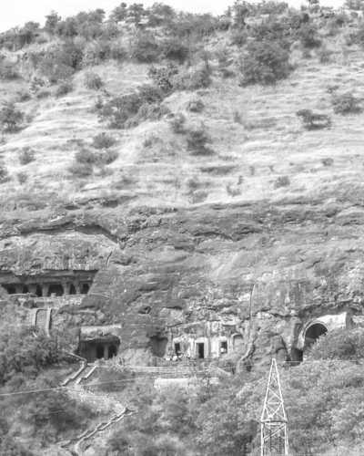 Indien - Aurangabad Caves: Western Group (Caves 1-5) - Explore Historical India - Caves and Forts of Maharashtra with a Local - 2