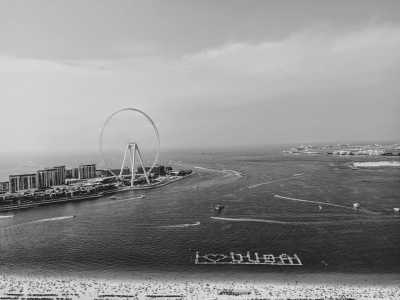 United Arab Emirates - Jumeirah Beach - CoWorking in Dubai with a local! + Evenings at the Beach 💻 - 1