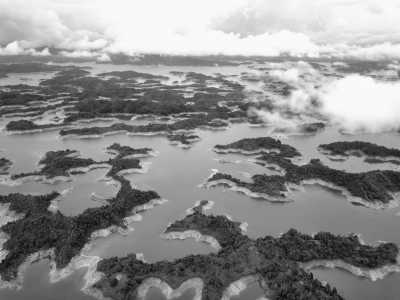 Colombia - Guatapé - Enjoy Medellin "City of Eternal Spring", Colombia ⛰️: Cool off in a clear river,  Immerse yourself in the Colorful Paisa Culture and Delight Yourself with the Best Coffee ☕ and a Crispy Chicharrón 🐽! - 24