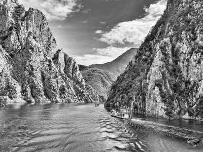 Europa - Llomi - Motorcycle Adventure Tour - Balkans - Croatia - Romania - Carpathians - Bosnia a. Herzegovina -Serbia - Montenegro - Albania - North Macedonia