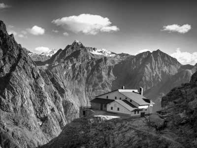 Italy - Refuge Merelli to Coca - Eastern Orobie Trekking: 4 Days Italy Adventure  and 3 Nights of Breathtaking Trekking