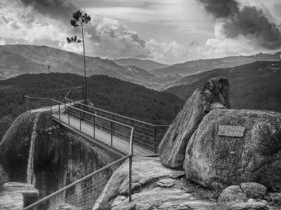 Portugal - Ferral - Experience the Monumental 👹 FRIDAY 13TH👹 at MONTALEGRE with a Local! *Shared bed room* - 3