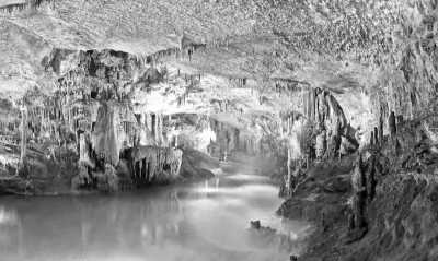 Libanon - Jeita Grotto - Experience Lebanon in Winter: From Skiing and hiking to sightseeing and exploring hidden gems.