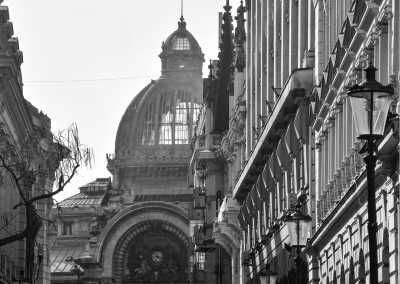 Romania - Bucharest - Explore Romania's Top Attractions with a Local Guide: Discover the Palace of Parliament, Dracula's Castle, Hiking Trips, and More!