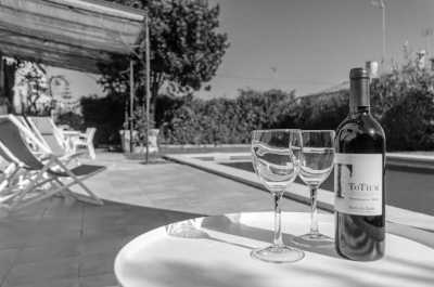 Spanien - Llubí - Co-Work and Co-Live in a Private Villa with an Incredible Pool and Discover this Enchanting Island with a Local! Tons of local experiences: GastroSecret, Paddleboarding, Olive Oil Tasting, Cultural Traditions, and Unparalleled Networking Opportunities. - 1