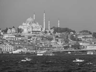 Türkei - Bosphorus Bridge - Unforgettable Week in Istanbul : Yacht Tour with Wine, Private Turkish Bath, Sunset on a Rooftop, Food Tour, Party Bus, Exploring both the European and Asian side and MORE!
