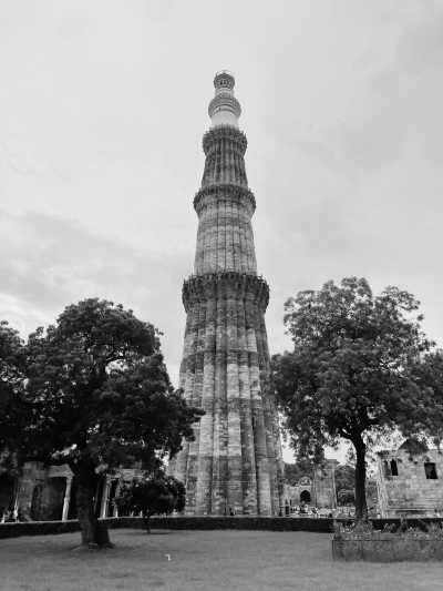 Indien - Qutub Minar - Delhi, Agra, Jaipur: A Unique Blend Between Historical and Tourist Attraction, Street Food, and Flee Markets