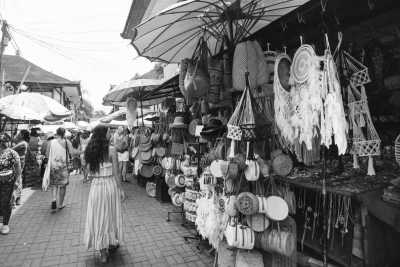 Indonesia - Ubud Art Market - Yoga retreat in the rice fields of Ubud 🧘‍♀️🌴