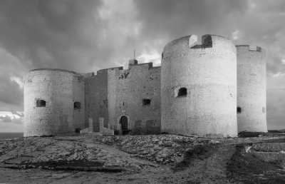 France - Basilique Notre-Dame de la Garde - Coworking in Marseille, France: Shared room - Explore History, Beaches, and Nature - 4