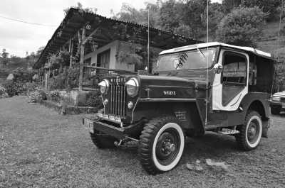 Colombia - Guatapé - Enjoy Medellin "City of Eternal Spring", Colombia ⛰️: Cool off in a clear river,  Immerse yourself in the Colorful Paisa Culture and Delight Yourself with the Best Coffee ☕ and a Crispy Chicharrón 🐽! - 22