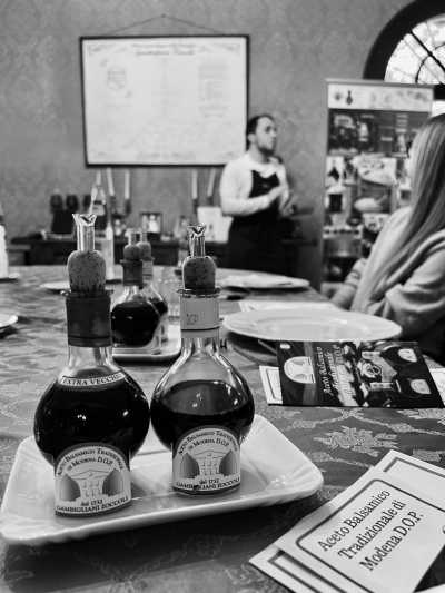 Italien - Modena - Incredible Food Tour in Italy: Parmigiano, Prosciutto, Balsamic Vinegar, Gelato & Wine