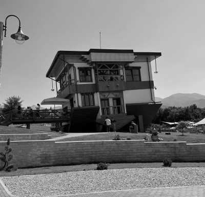 Rumänien - Castelul de Lut Valea Zânelor - 3 Week Immersive Coliving Coworking Experience in Transylvania: Halloween Edition - 2