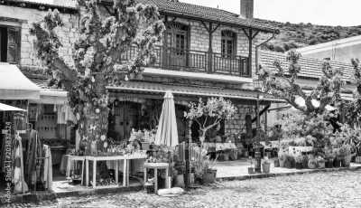 Zypern - Omodos Square - 𝐂𝐨-𝐰𝐨𝐫𝐤𝐢𝐧𝐠 𝐓𝐫𝐢𝐩 𝐢𝐧 𝐂𝐲𝐩𝐫𝐮𝐬: 𝐄𝐱𝐭𝐞𝐧𝐝 𝐘𝐨𝐮𝐫 𝐒𝐮𝐦𝐦𝐞𝐫! - 3