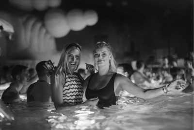 Ungarn - SPARTY - Széchenyi Bath Party - Aqua Rave Budapest 🇭🇺🎶🧖‍♀️🧖‍♂️👙🩳