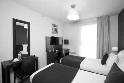 France - Paris - Summer in Paris 🥐 🇫🇷 👨‍🎨  Eiffel Tower, Notre Dame, River Cruise, walks, croissants & wine! - 5