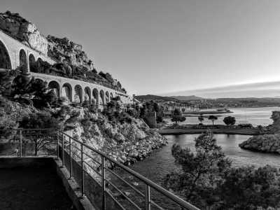 France - L'Estaque - Coworking in Marseille, France: Shared room - Explore History, Beaches, and Nature