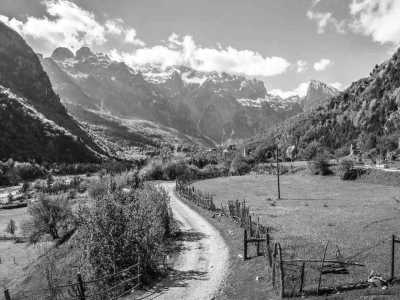 Europa - Theth - Motorcycle Adventure Tour - Balkans - Croatia - Romania - Carpathians - Bosnia a. Herzegovina -Serbia - Montenegro - Albania - North Macedonia