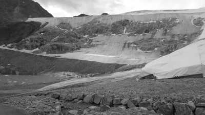 Österreich - Ötztaler Gletscher - Enjoying autumn hikes through Ötztal valley in Tyrol, Austria - 1
