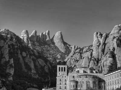 Spain - Montserrat - CoWork CoLive near Barcelona, in the most iconic wine region of Catalonia. Local experiences: Secret GastroExperience, Wine tasting, Montserrat hiking, Sitges visit, local tasty food, and explore the highlights of this incredible region! - 2