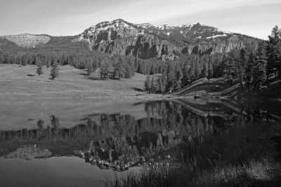 United States - Canyon Village - Yellowstone Trip over Labor Day Week. Includes all famous geysers, wildlife tours, scenicruiser tours, wild west wagon and cookout. - 5