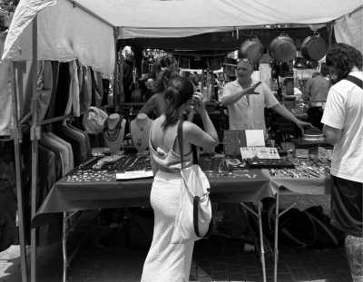 Spain - El Rastro (Outdoor market) - UNLIMITED TINTOS + TAPAS! MADRID CITY GIRL CO-WORKING TRIP 💃🏽🇪🇸 - 1