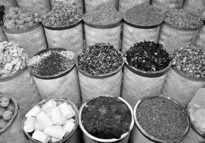 Vereinigte Arabische Emirate - Dubai Spice Souk - Vibrant Dubai Experience: Ultimate Desert Safari with BBQ, Dune Bashing, Dinner Cruise, Old Souks, Burj Khalifa Fountain & More