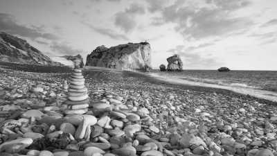 Zypern - Aphrodite’s Rock - 𝐂𝐨-𝐰𝐨𝐫𝐤𝐢𝐧𝐠 𝐓𝐫𝐢𝐩 𝐢𝐧 𝐂𝐲𝐩𝐫𝐮𝐬: 𝐄𝐱𝐭𝐞𝐧𝐝 𝐘𝐨𝐮𝐫 𝐒𝐮𝐦𝐦𝐞𝐫! - 3