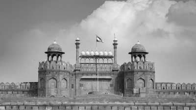 Indien - Delhi - Celebrating Holi on the Banks of the Ganges in Rishikesh