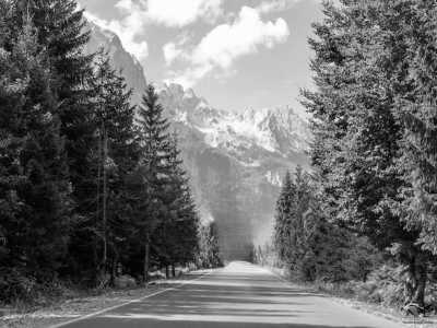 Europa - Valbonë - Motorcycle Adventure Tour - Balkans - Croatia - Romania - Carpathians - Bosnia a. Herzegovina -Serbia - Montenegro - Albania - North Macedonia