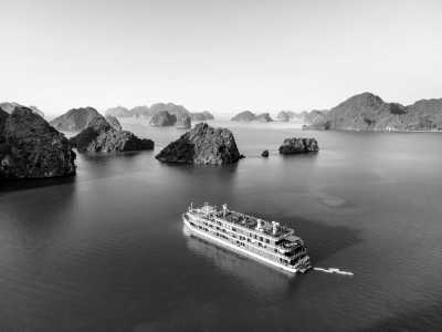 Vietnam - Hạ Long Bay - 🇻🇳 Iconic Vietnam Unveiled: From Emerald Bays to Lantern-lit Streets 🏮 - 3