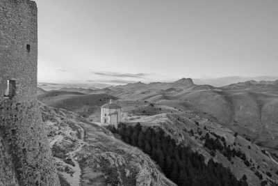Italien - Campo Imperatore - 📷 Adventures with a Local in Abruzzo, a Tiny Middle-Earth! Stunning Castles, Great Food and Laidback Lifestyle! - 1