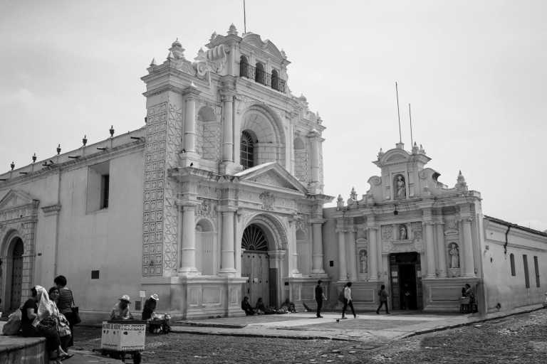 Guatemala - Explore Antigua, Guatemala with a local who loves Wellness living 🌳🌈🧘‍♀️ Lets hike a Volcano, do yoga and eat delicious meals 🥑🌋🌽 - JoinMyTrip