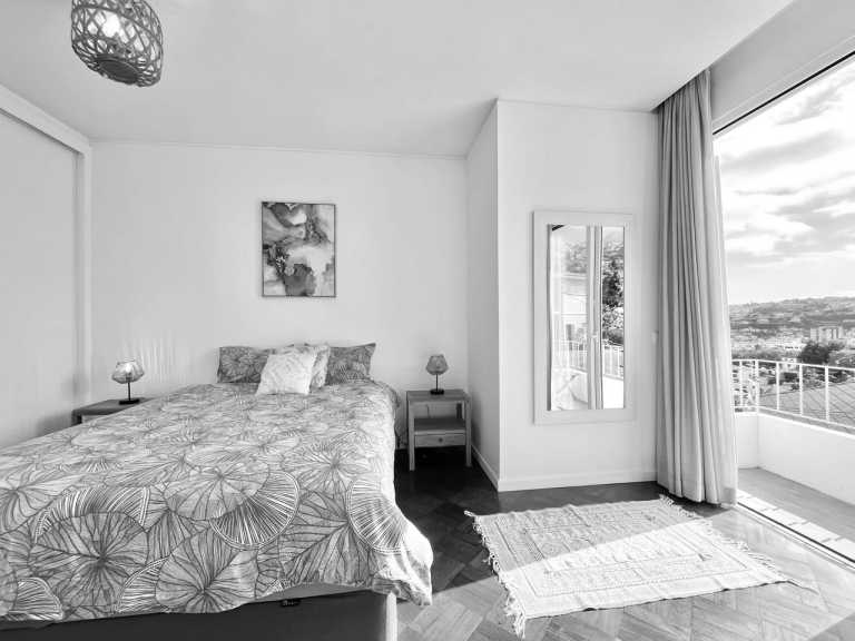 Portugal - Funchal - Modern, Spacious & Beautiful Coliving Villa in prime location - Funchal, Madeira | Adventure, Nature and Fun on the Dream Island of Madeira 🌴 | Large Private Suite with Bathroom and Balcony - 3