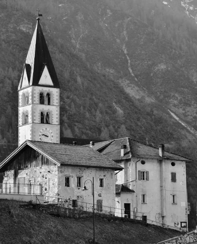 Italy - La Val - Best of the Dolomites ⛰️ Hiking trip with my 2 huskies 🐾 | Three Peaks,  Lago di Braies, Val di Funes - 2