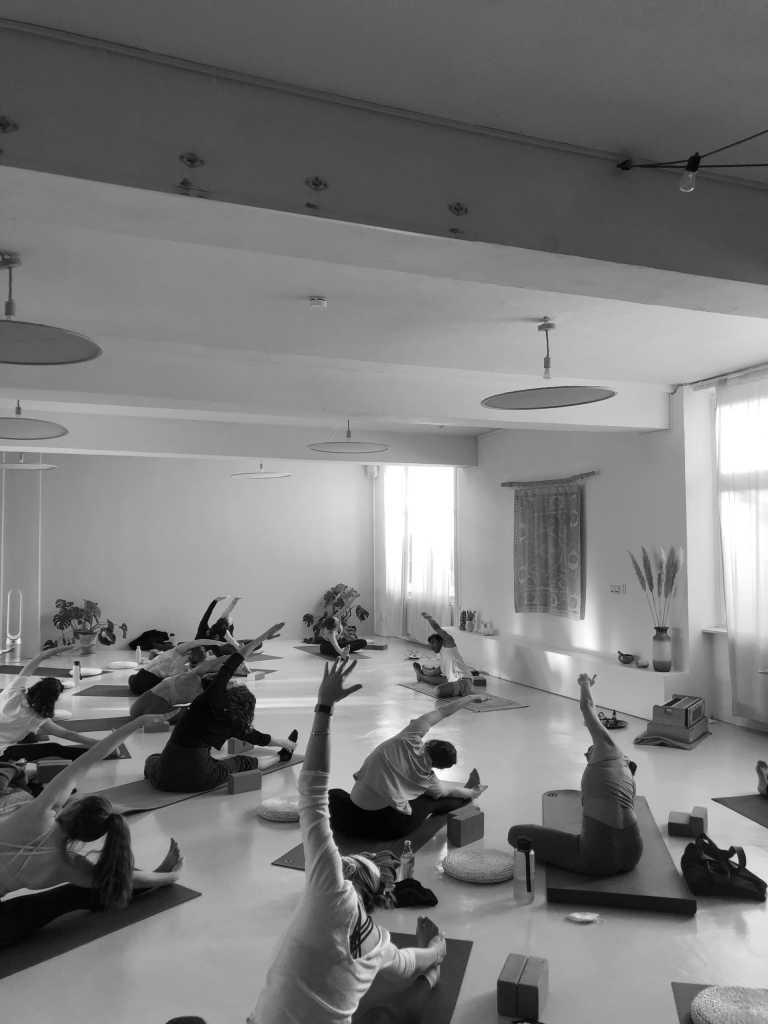 Germany - Yoga On The Move - Beyond the Beats: Unveiling Berlin's Hidden Charms on a low budget - Yoga, Secondhand Stores, Cafes, and Culinary Delights Await! - 2