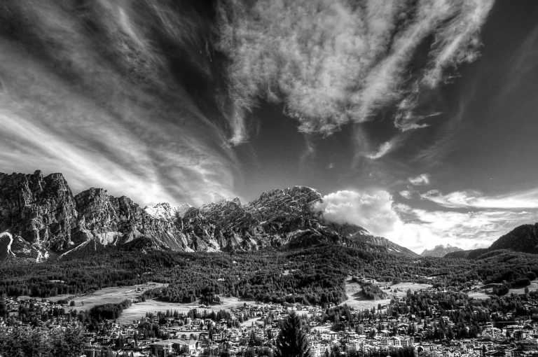 Italien - Canazei - MTB Escape in the Dolomites – Ride the Sella Ronda Loop & More