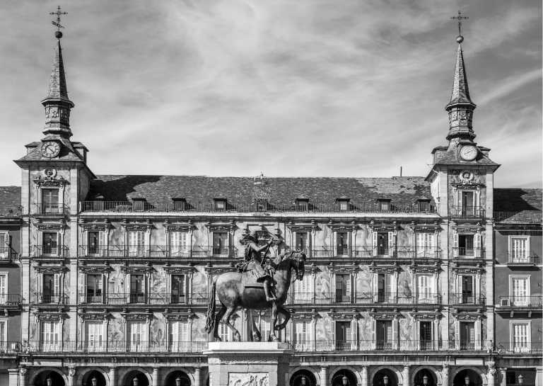 Spanien - Experience the Best of Madrid, Spain: Savoring Tapas and Wine While Exploring the City's Streets - JoinMyTrip
