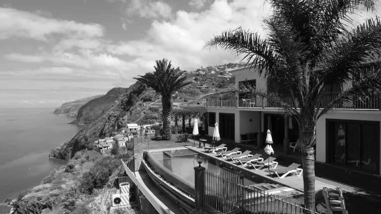 Portugal - Ponta Do Sol - 1 week co-working, yoga, meditation, group activities and relax in Madeira 🧘🏽‍♀️⛰️💻 - 1