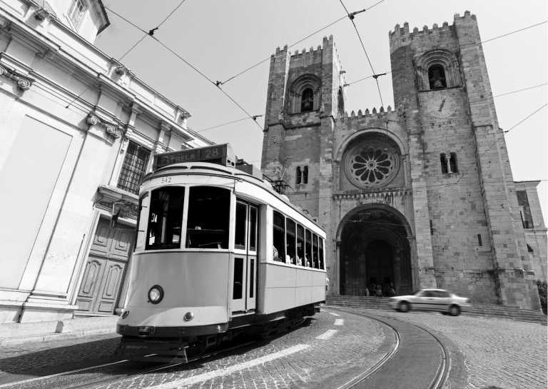 Portugal - Travel to Lisbon, Fátima and Óbidos, Portugal with a local - JoinMyTrip