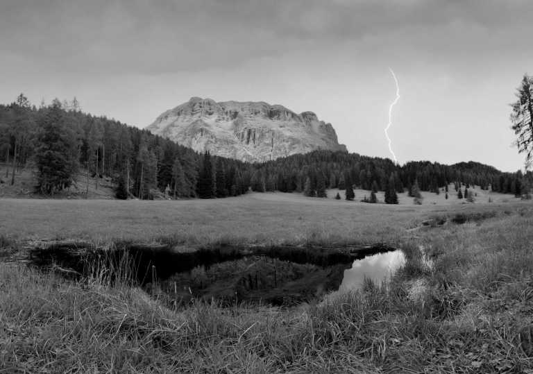 Italy - La Val - Best of the Dolomites ⛰️ Hiking trip with my 2 huskies 🐾 | Three Peaks,  Lago di Braies, Val di Funes - 1