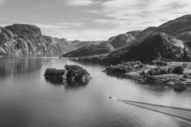 Norway - Unleash the Beauty of Norway: Epic Hiking Adventures in The Rocks - JoinMyTrip