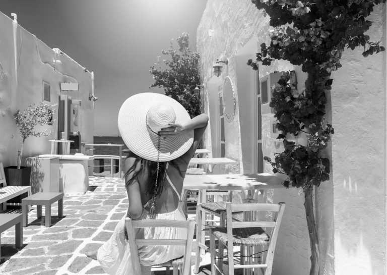 Griechenland - Paros, Greece: A Hot Summer Getaway for Adventurous Beachgoers - JoinMyTrip