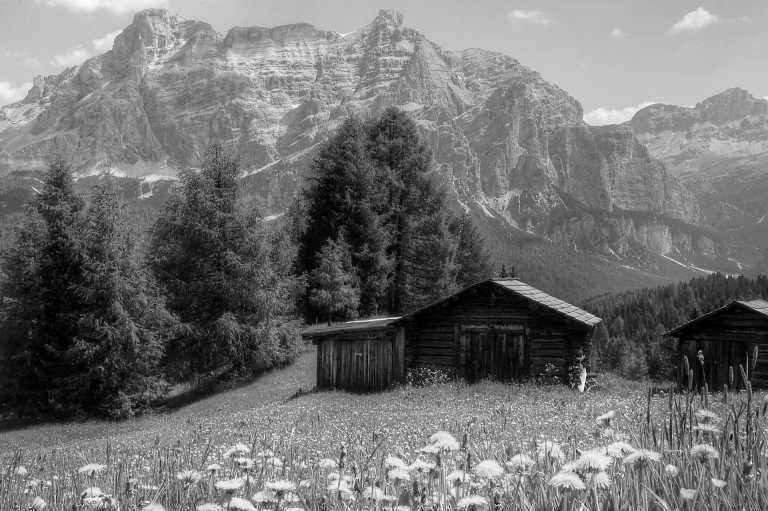 Italien - Summer Dolomites Budget Hiking: Weekend Around Nature, Lakes, Mountains and Waterfalls - JoinMyTrip