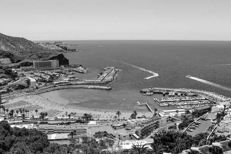 Spain - Gran Canaria Airport - Ho Ho Ho Merry Tropical Christmas! 🏝️🎅 Hiking, surfing and scuba diving in Gran Canaria
