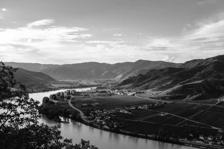 Serbien - Journey along the Danube 🚴‍♂️ Bicycle Adventure through East Serbia - JoinMyTrip